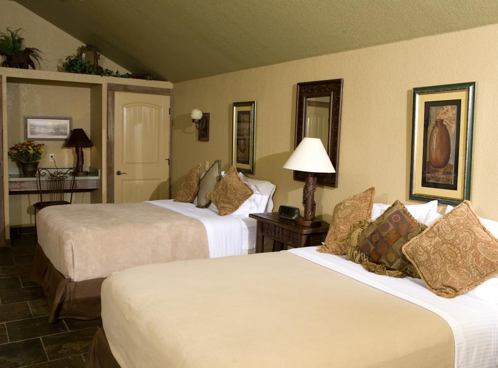 Rustic Creek Ranch Resort At North Jellystone Park Burleson Exterior foto