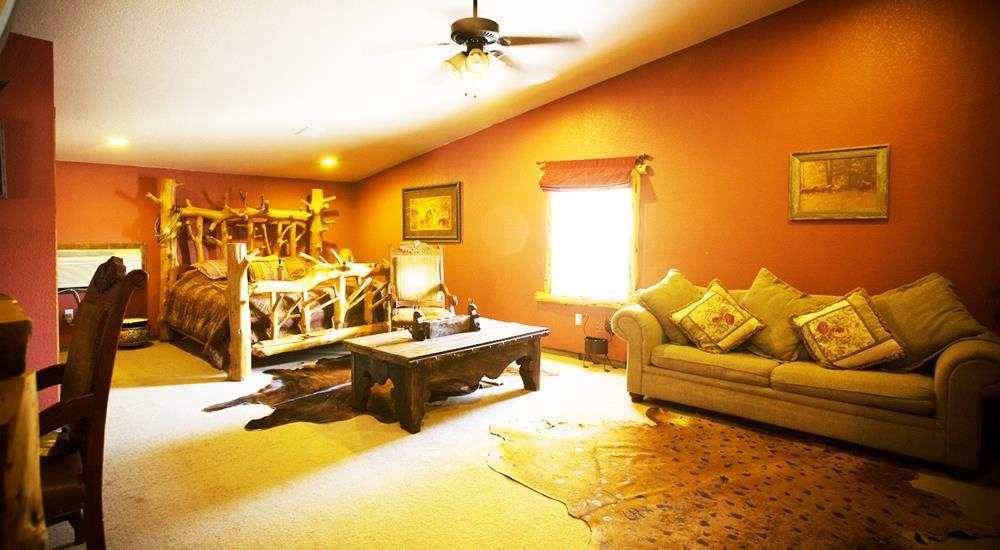 Rustic Creek Ranch Resort At North Jellystone Park Burleson Quarto foto